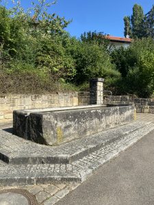 Brunnen_Neckartenzlingerstrasse-1